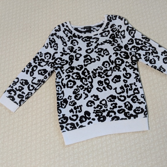 Ann Taylor Black & White Abstract Print Sweater - Picture 1 of 6